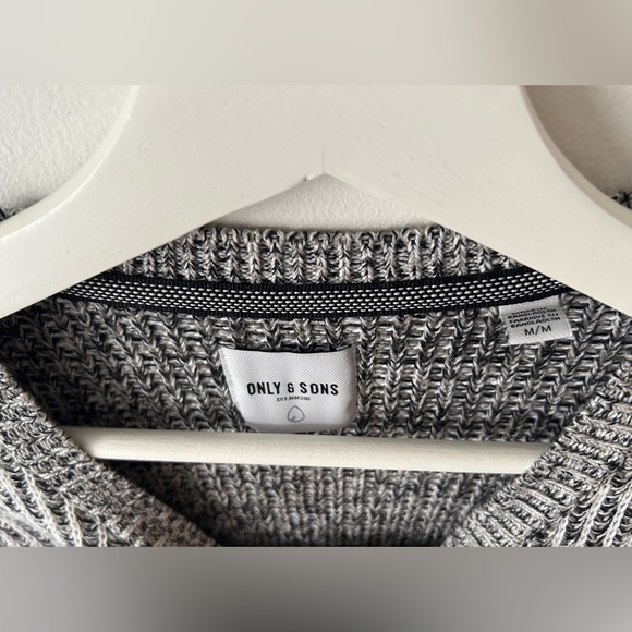 Only and Sons - Grey Crew Neck Sweater with White Stripe (Size Men’s Medium M) - Picture 3 of 4